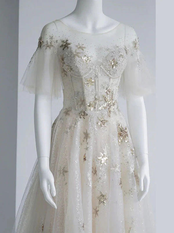Robe de bal mi-longue en tulle à sequins et appliqués