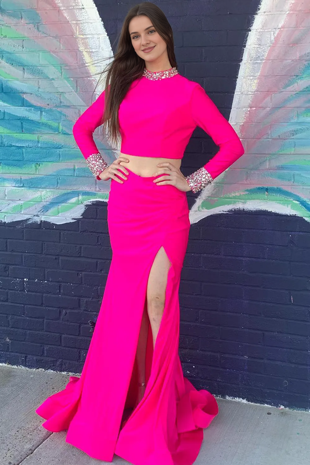 Vestido de fiesta largo de dos piezas con escote redondo, cintura recortada y espalda descubierta con abertura 