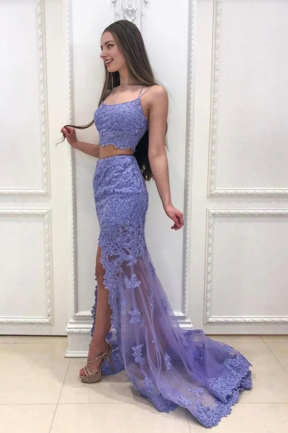 Robe de bal longue en dentelle fendue à bretelles spaghetti en deux pièces