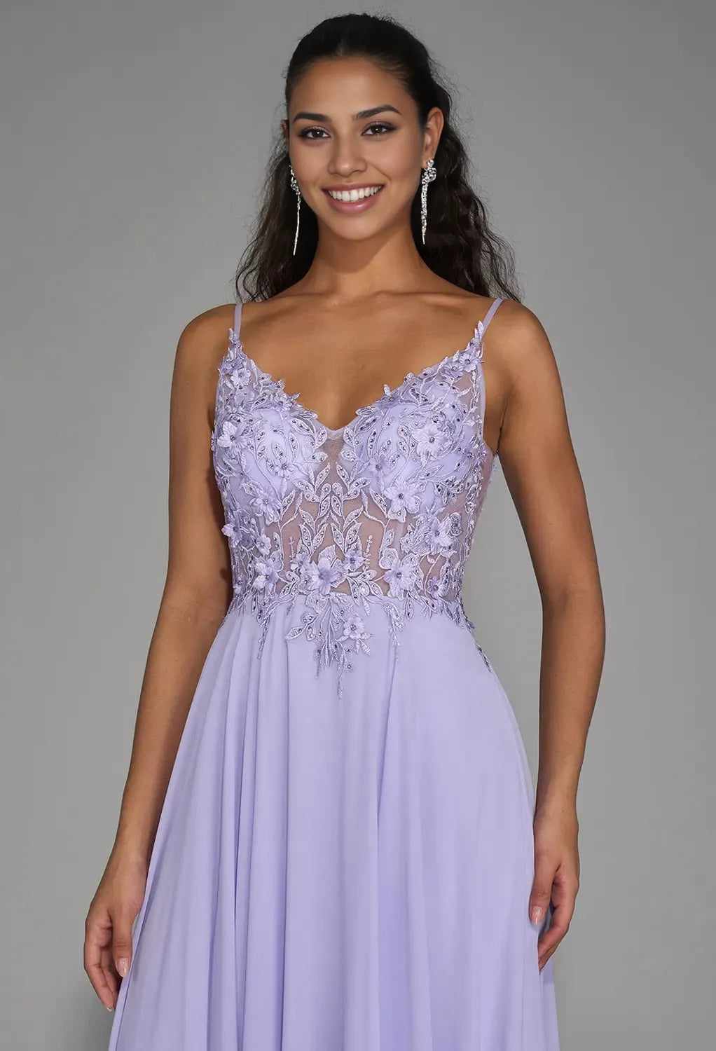 Robe de soirée trapèze à bretelles spaghetti et col en V, longueur au sol, en tulle, sans manches, avec appliques 