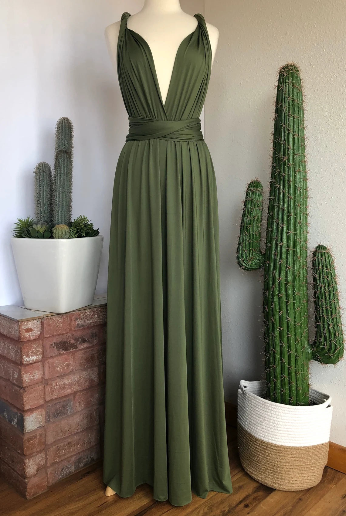 Robe de bal de demoiselle d'honneur simple, col en V, dos nu, coupe trapèze, longueur au sol, sans manches, style multi-positions 