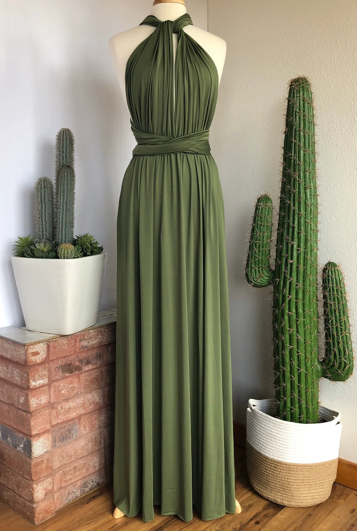 Robe de bal de demoiselle d'honneur simple, col en V, dos nu, coupe trapèze, longueur au sol, sans manches, style multi-positions 