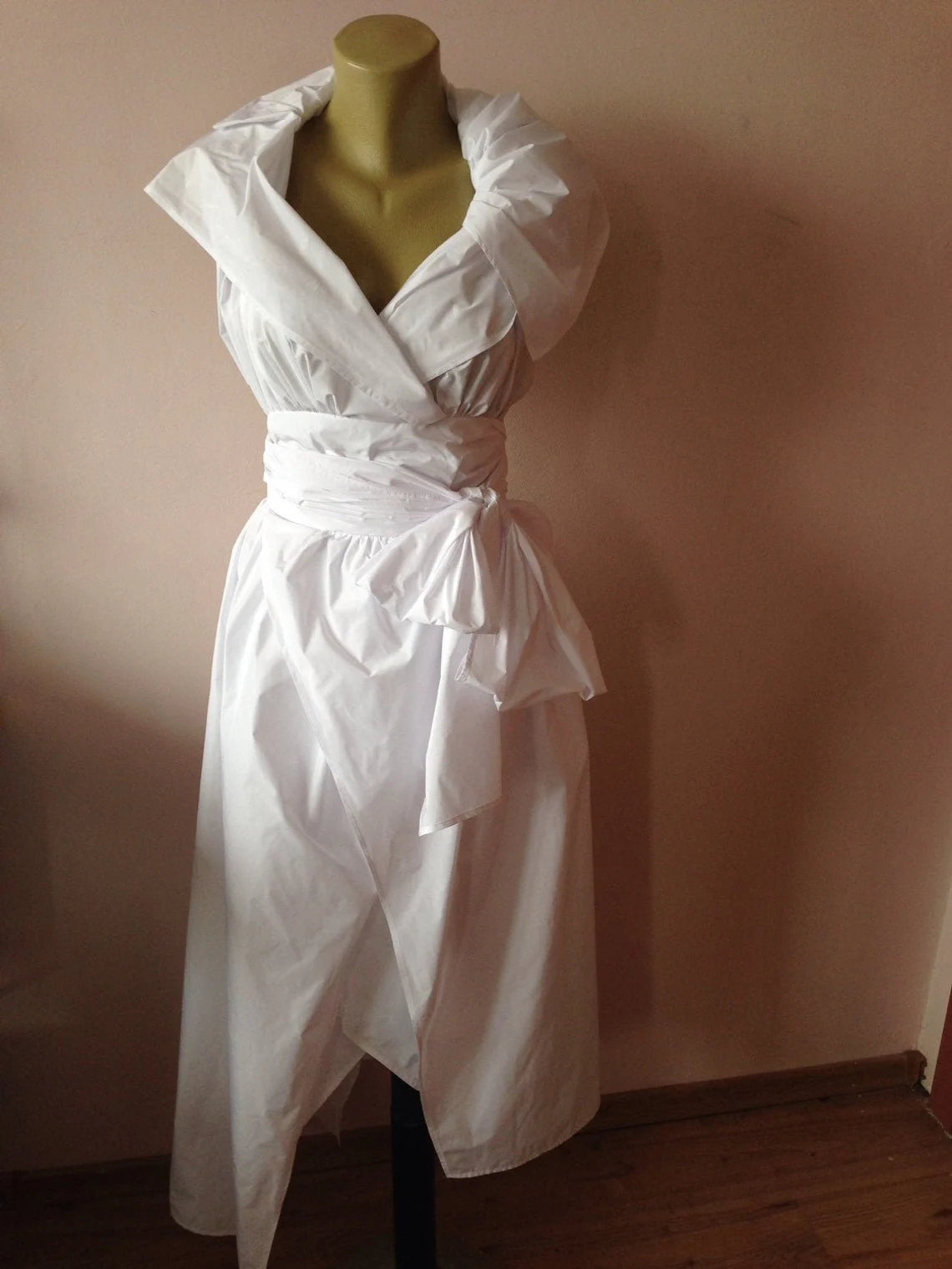 Robe de cocktail blanche à col en V et dos nu, coupe trapèze, robe de bal vintage pour demoiselle d'honneur 