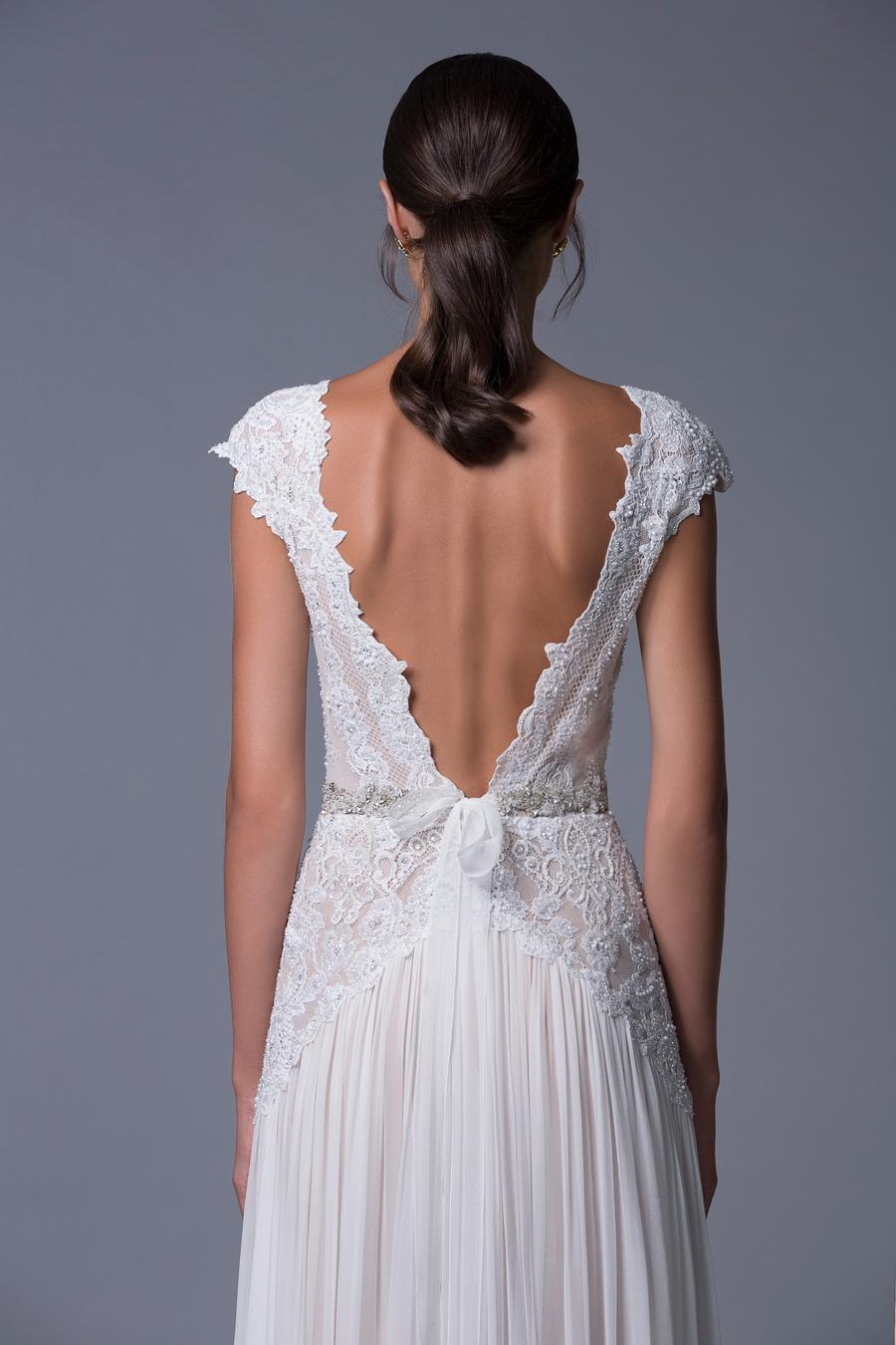 Vestido de novia bohemio de encaje con escote en V y espalda descubierta para playa 