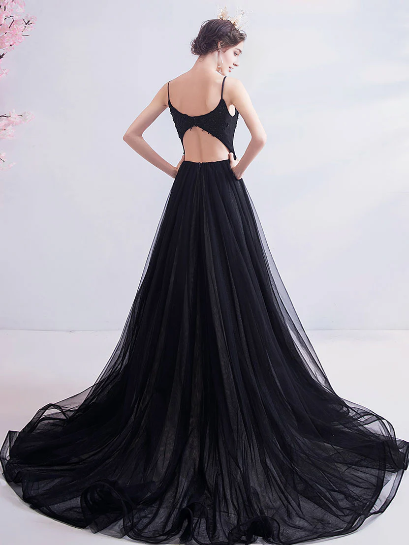 Robe de bal longue en tulle et dentelle à bretelles spaghetti et col en V