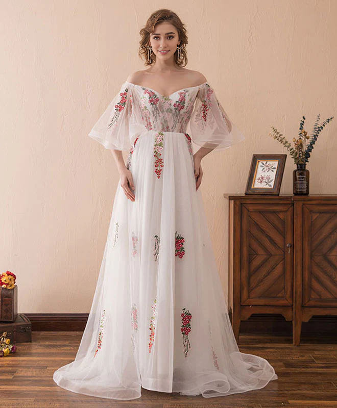 Robe de bal longue dos nu en tulle et dentelle à col en V