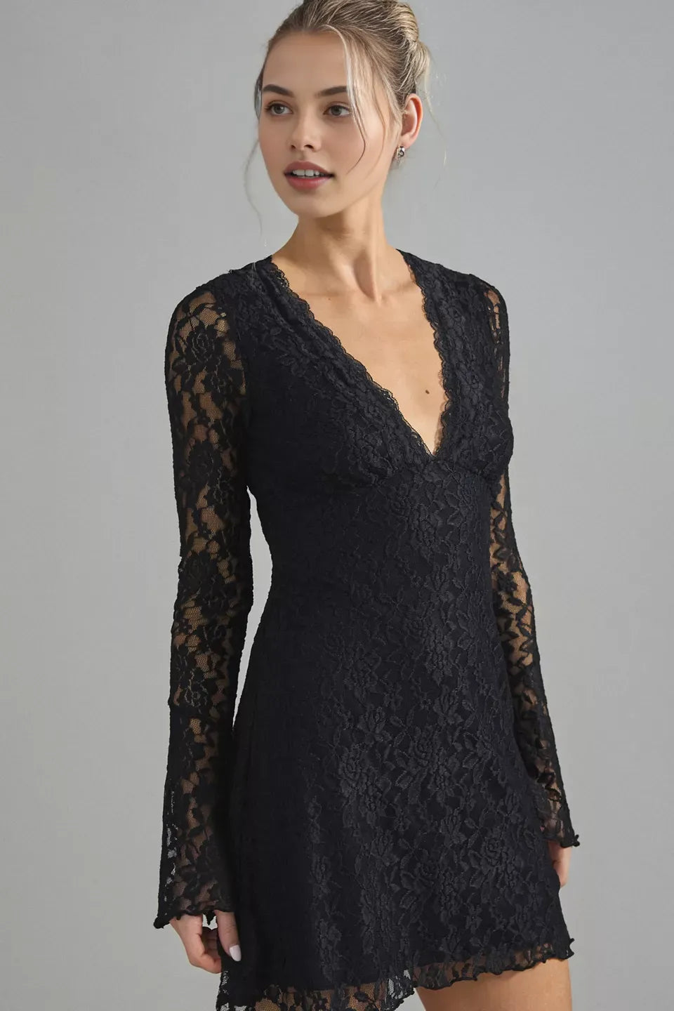 Vintage Fitted V Neck Long Sleeve Lace Short-Mini Homecoming Dress
