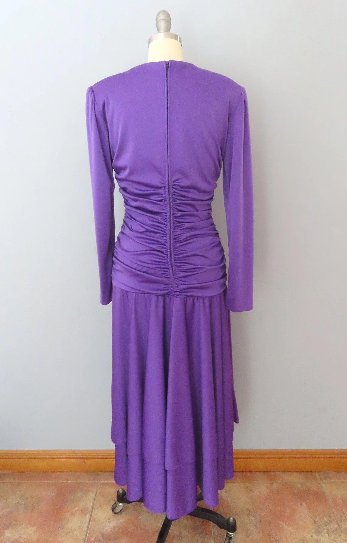 Vestido de cóctel vintage morado con lentejuelas y cuentas, escote en V, manga larga, vestido de fiesta plisado para dama de honor. 