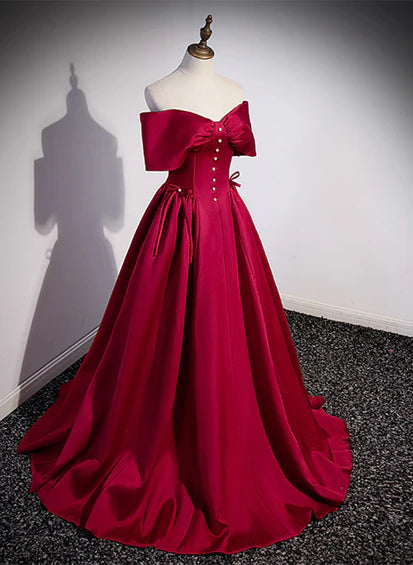 Vestido de noche largo de satén rojo vino con escote corazón