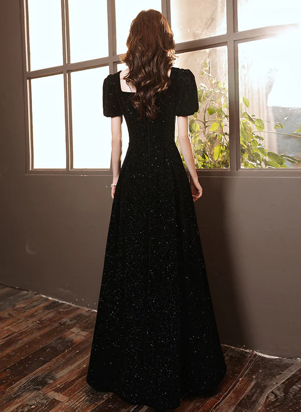 Robe de bal longue en velours noir à manches courtes et coupe trapèze