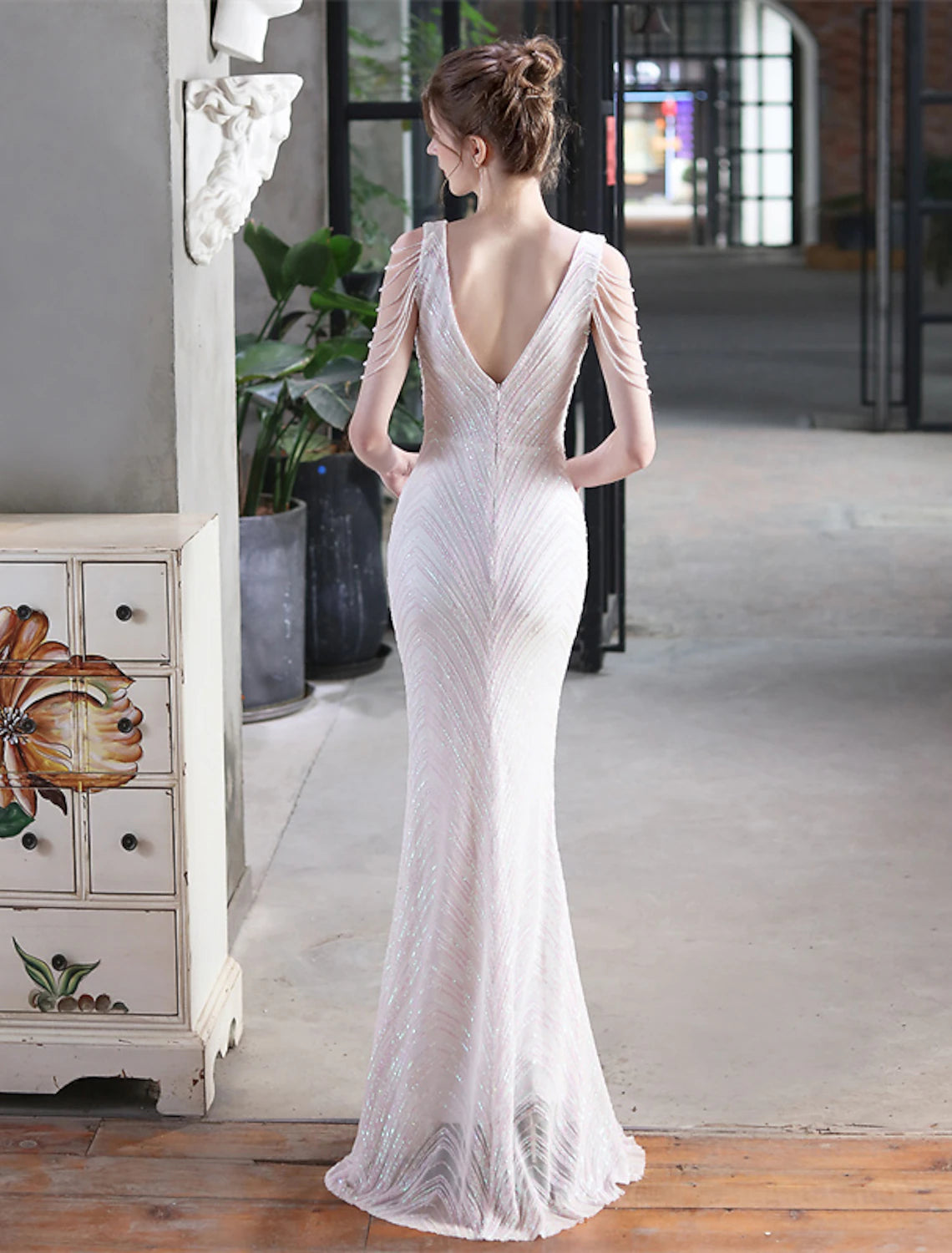 Weitese Mermaid / Trumpet Evening Gown Sparkle & Shine Dress Formal Wedding Guest Floor Length Sleeveless V Neck Sequined with Fringe Sequin Tassel