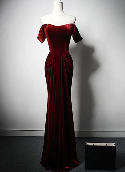 Robe de bal sirène longue en velours rouge vin à épaules dénudées