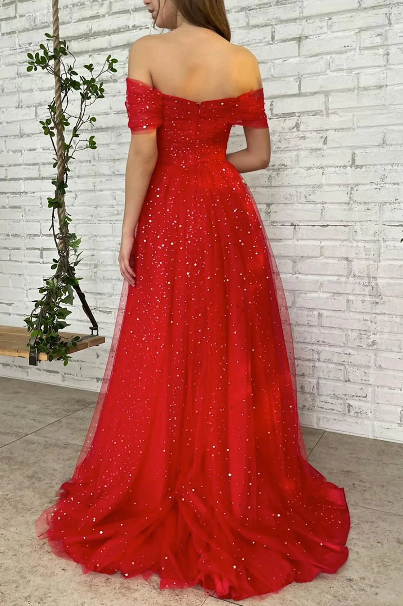 Robe de bal trapèze rouge en tulle à épaules dénudées