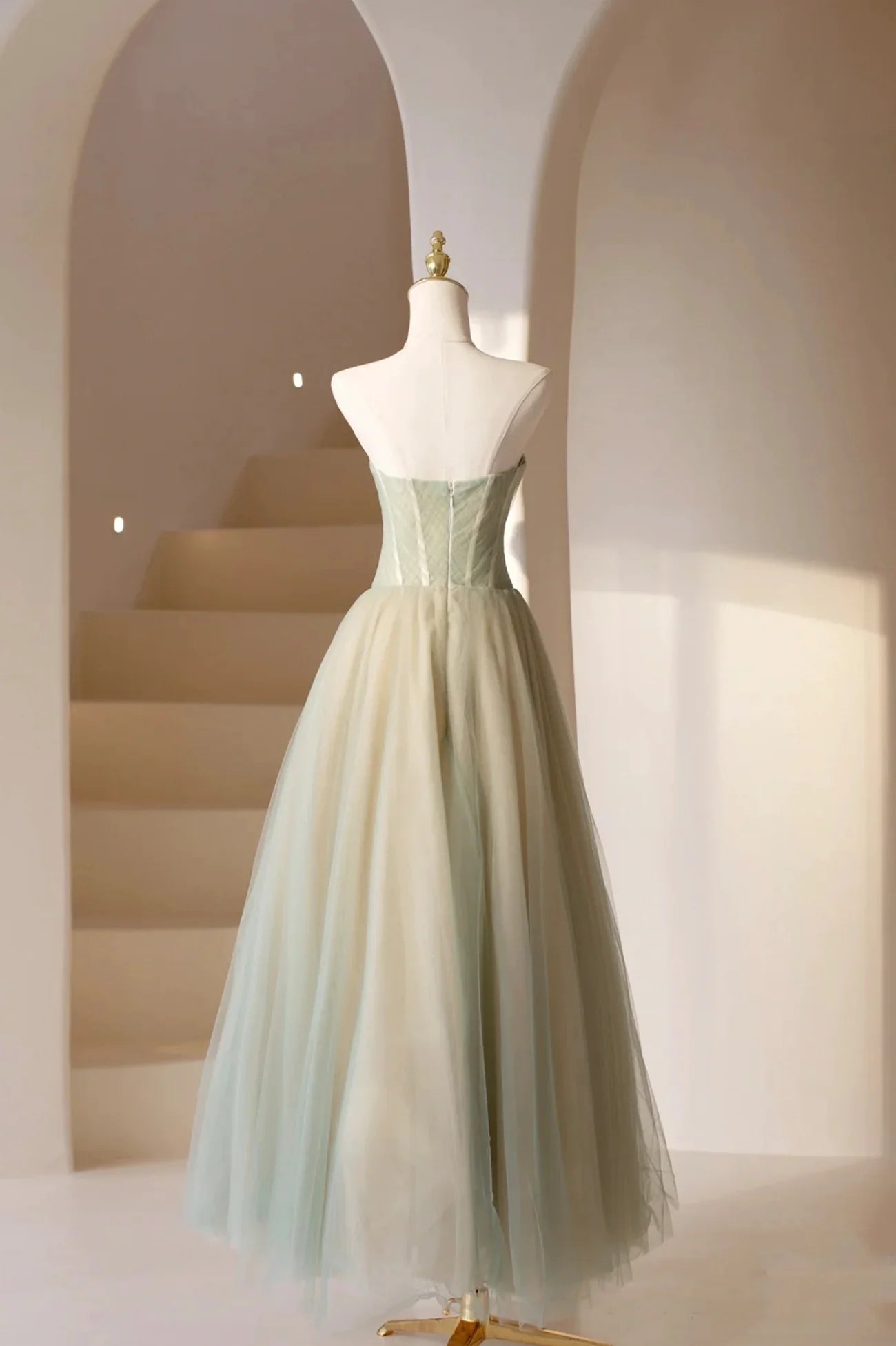 Robe de bal longue en tulle, coupe trapèze, sans bretelles