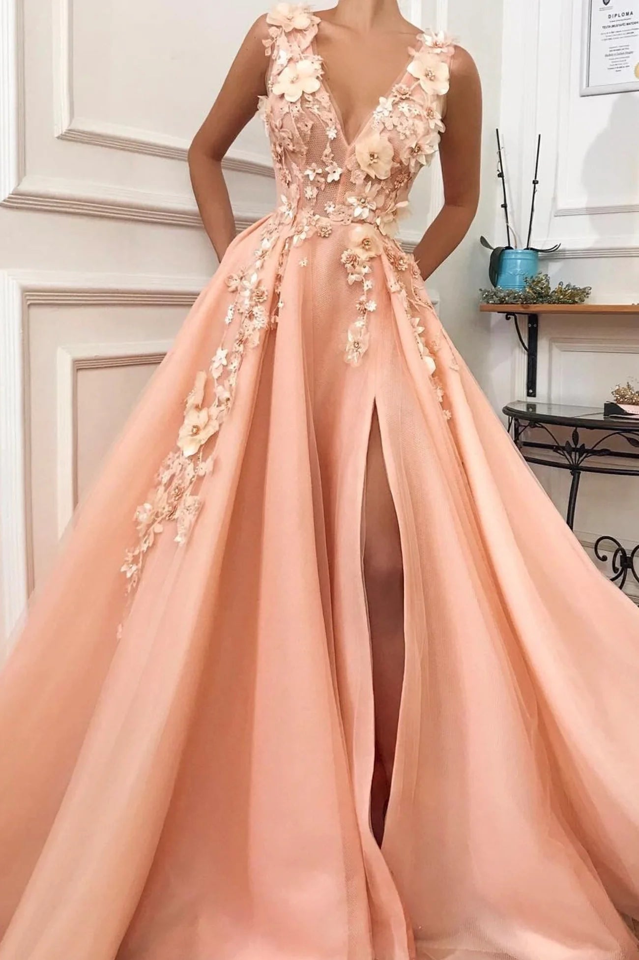 Robe de bal longue trapèze en tulle avec appliques et fente