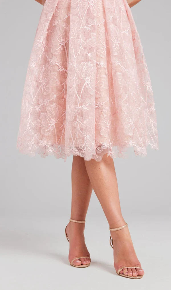 Robe de bal trapèze à épaules dénudées, sans bretelles, avec ceinture et fermeture éclair dans le dos en dentelle