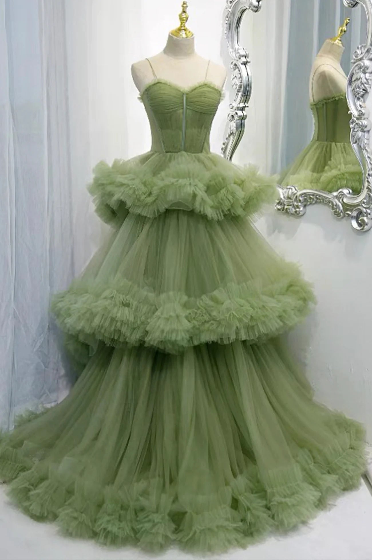 Robe de bal longue en tulle vert, coupe trapèze
