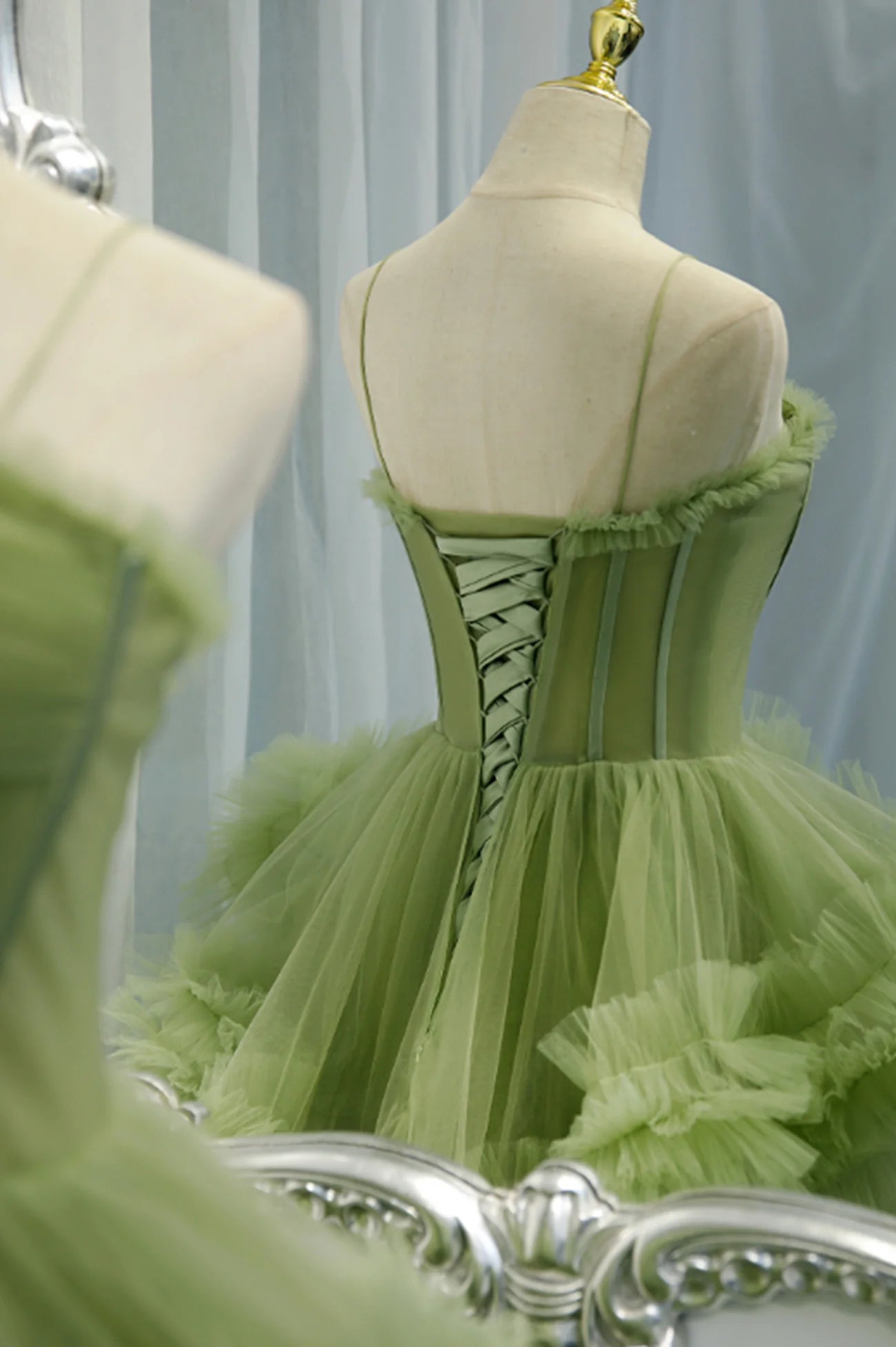 Robe de bal longue en tulle vert, coupe trapèze