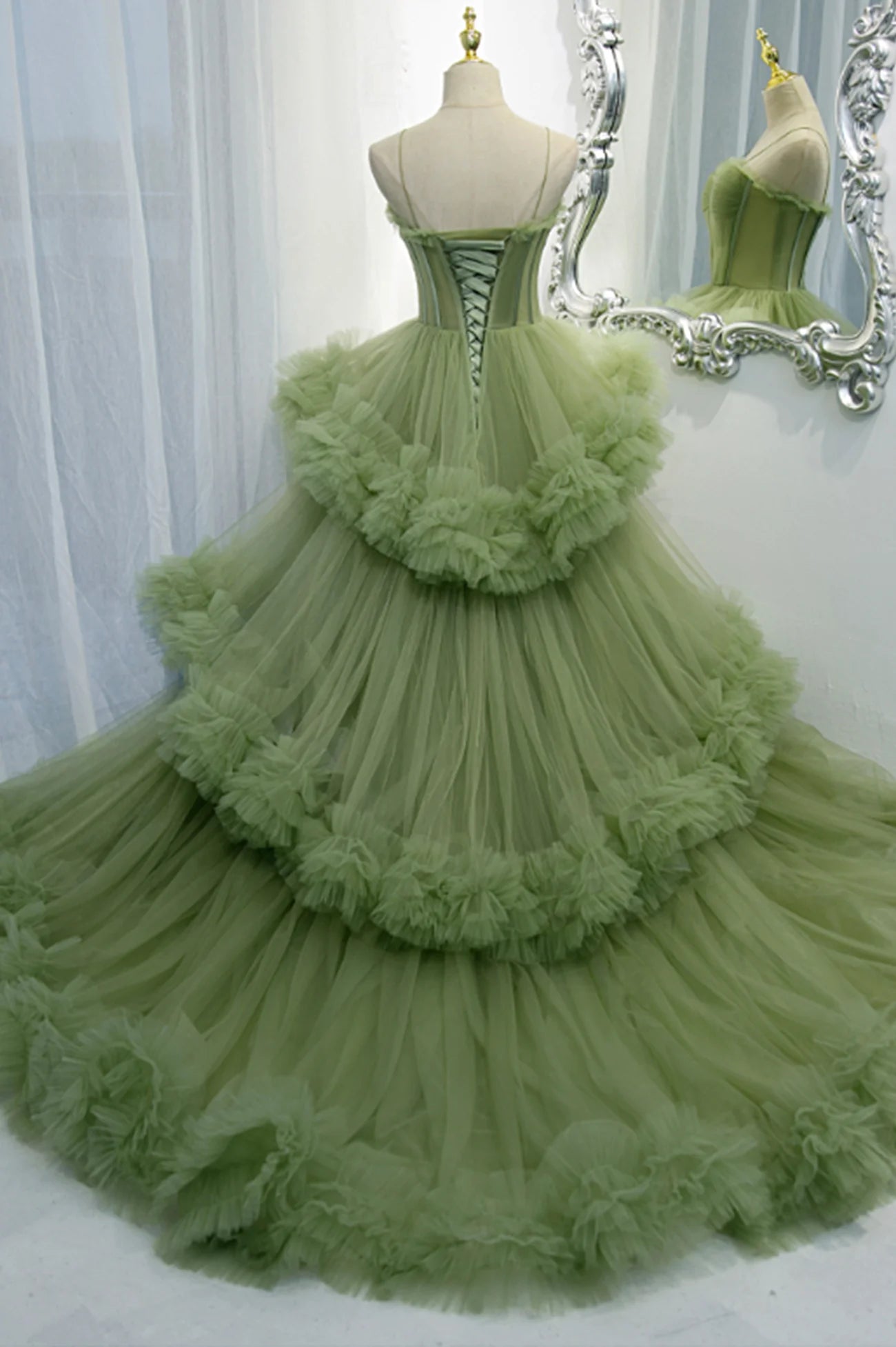 Robe de bal longue en tulle vert, coupe trapèze