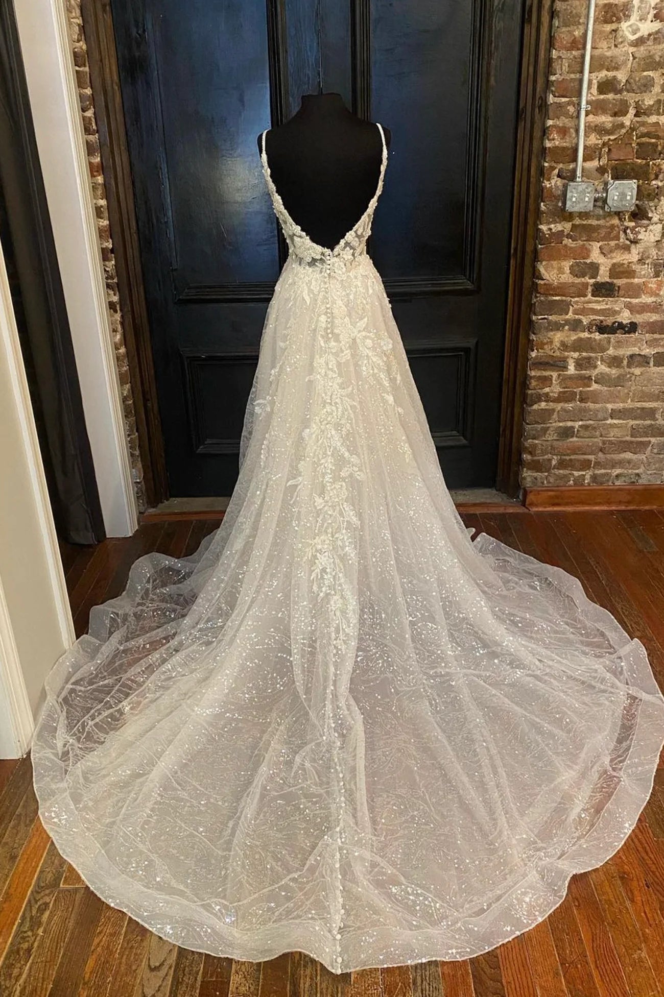Robe de bal longue trapèze dos nu en tulle blanc à paillettes