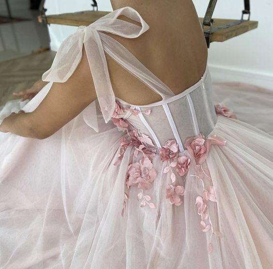Robe de bal trapèze longue en tulle rose à lacets, sans bretelles, avec fleurs 3D