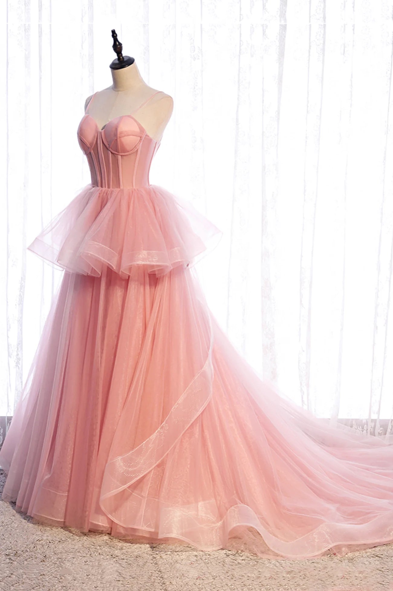 Robe de bal longue en tulle rose coupe trapèze