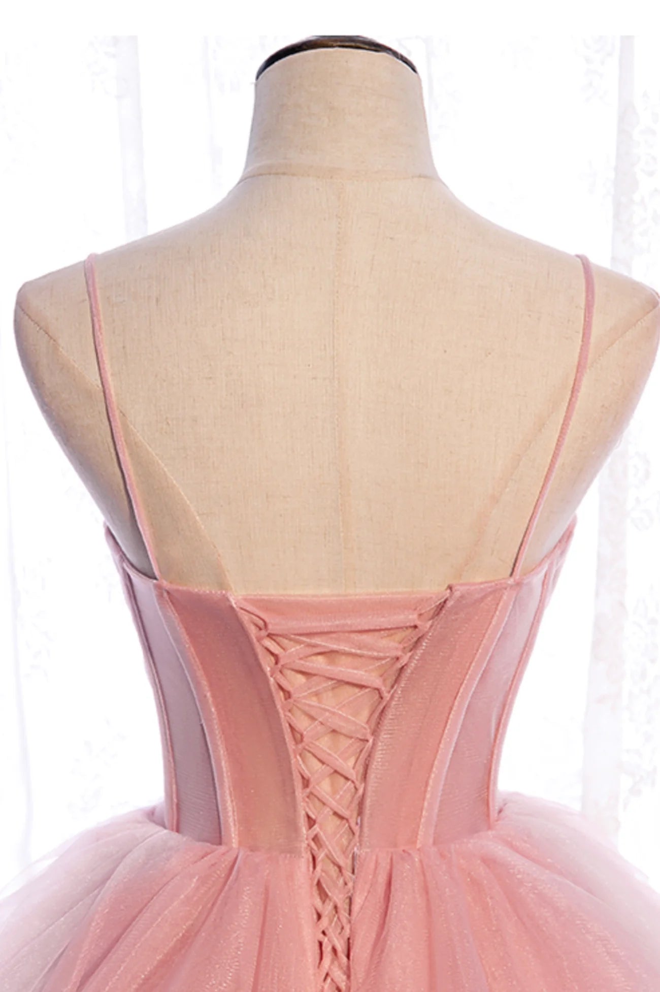 Robe de bal longue en tulle rose coupe trapèze