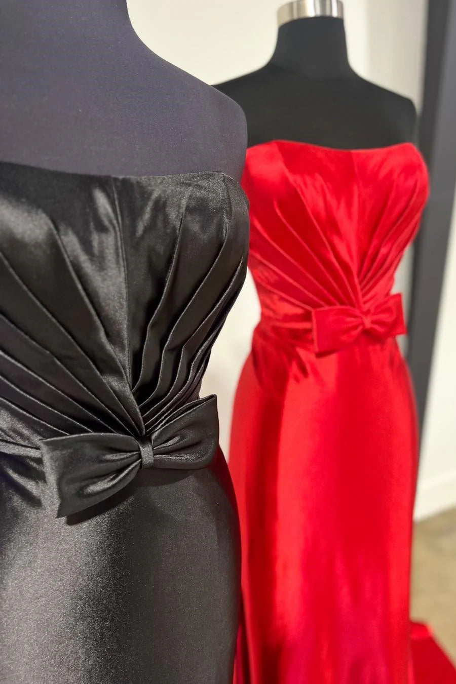 Vestido de fiesta de sirena con lazo, sin tirantes y hombros descubiertos y cola