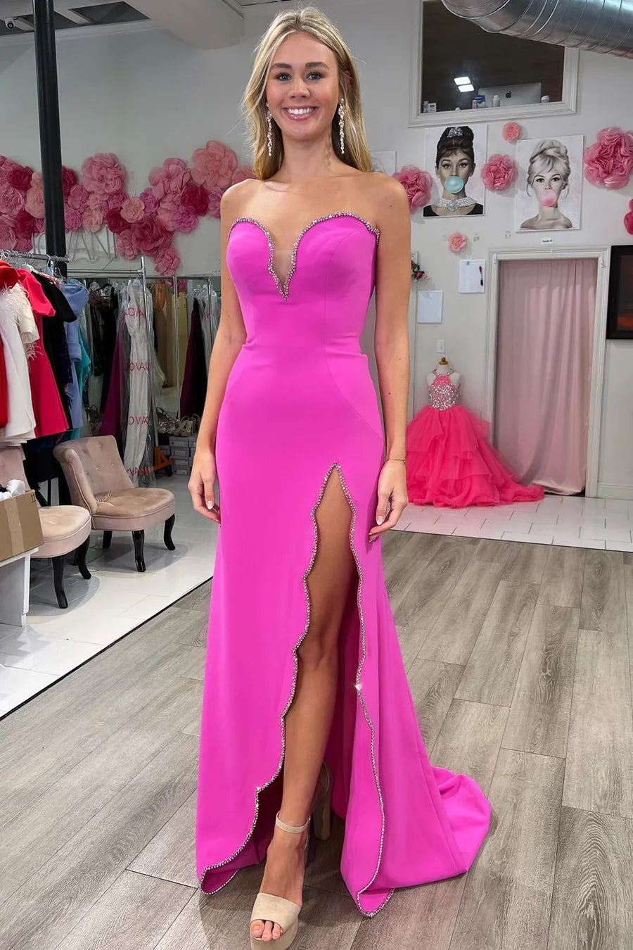 Vestido de fiesta de sirena con hombros descubiertos, cuentas y abertura