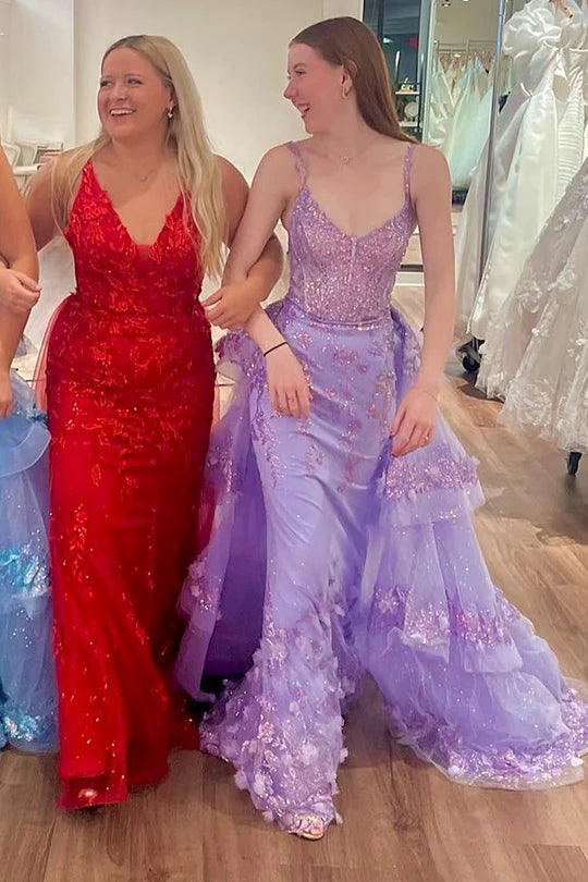 Vestido con escote en V, lentejuelas, tirantes finos y hombros descubiertos, con cordones y cola incorporada