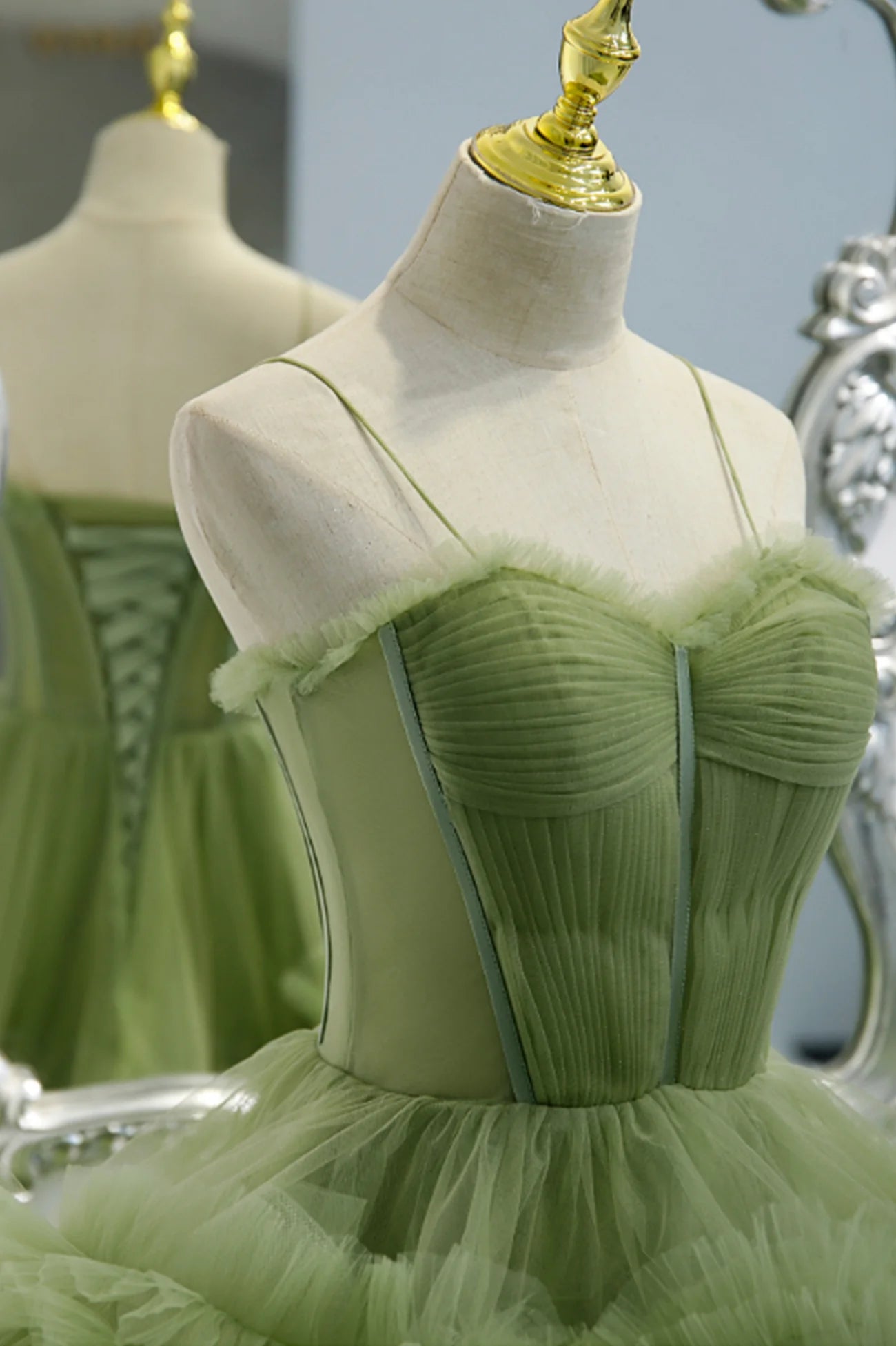 Robe de bal longue en tulle vert, coupe trapèze