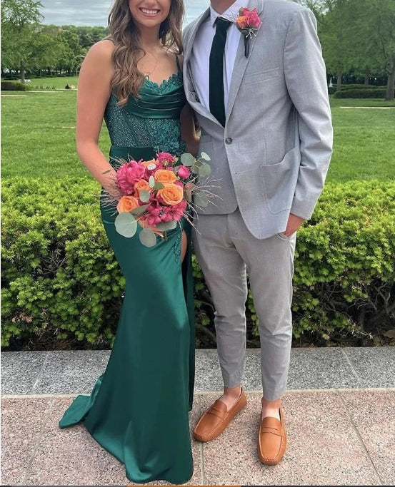 Vestido de fiesta de sirena con apliques y tirantes finos y abertura