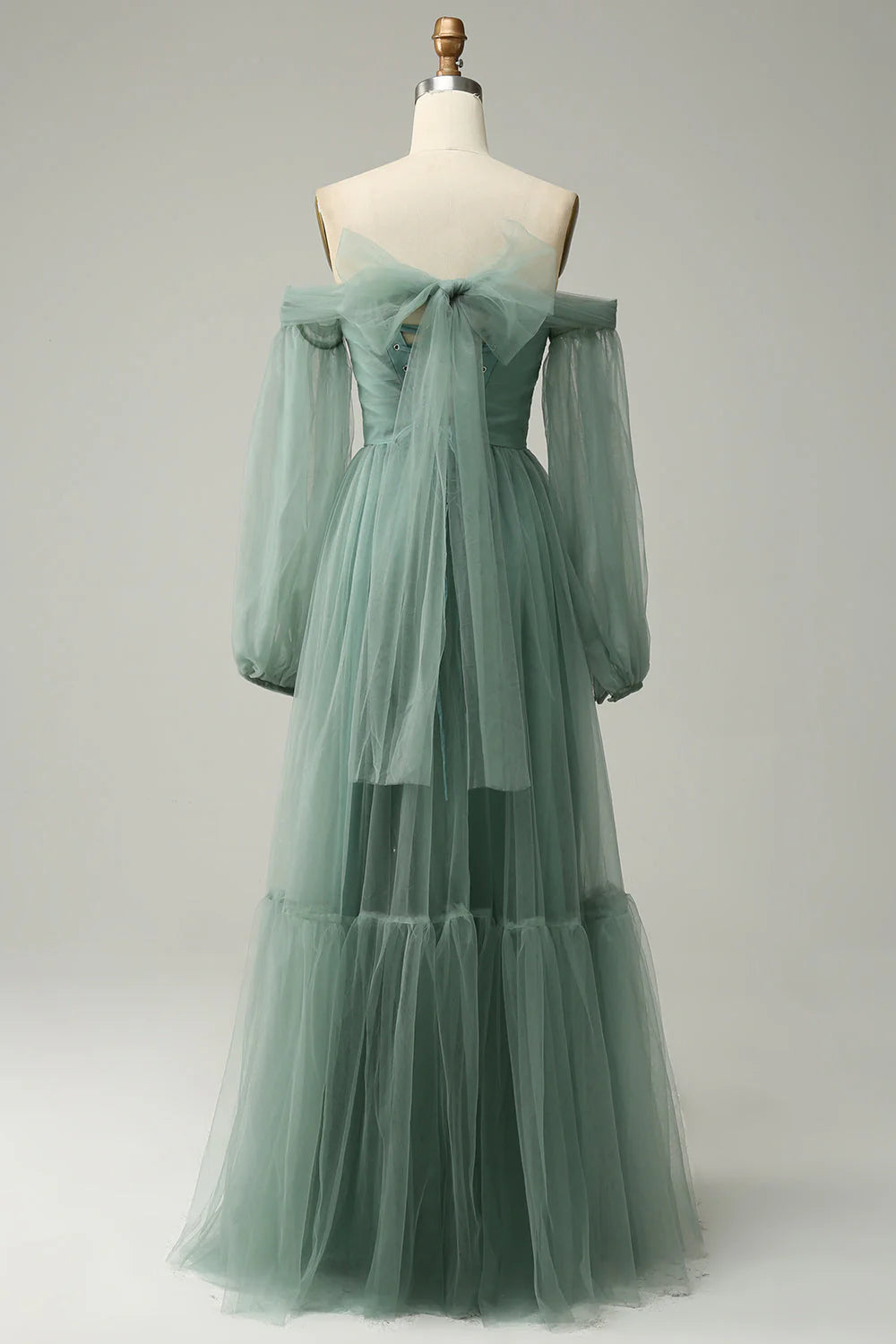 Robe de bal trapèze en tulle à épaules dénudées et manches longues