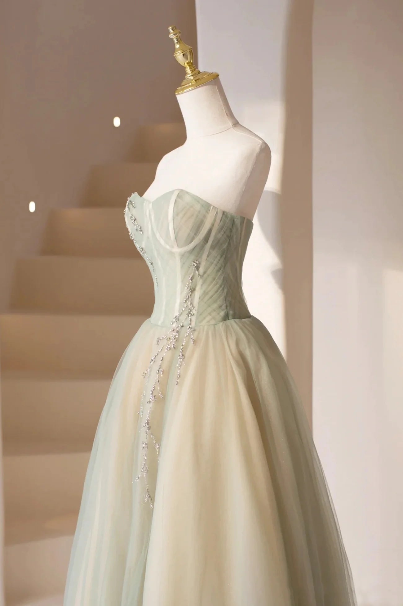 Robe de bal longue en tulle, coupe trapèze, sans bretelles