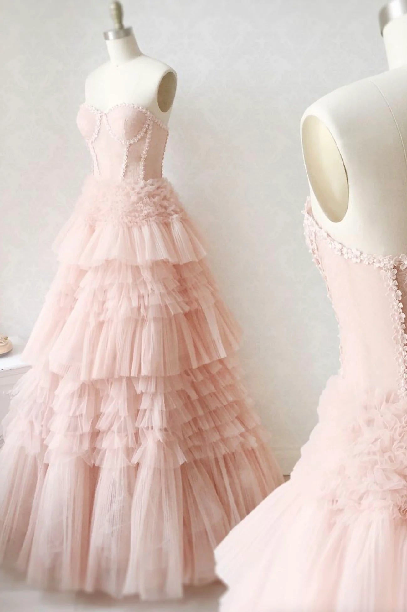 Robe de bal longue en tulle rose sans bretelles et dentelle