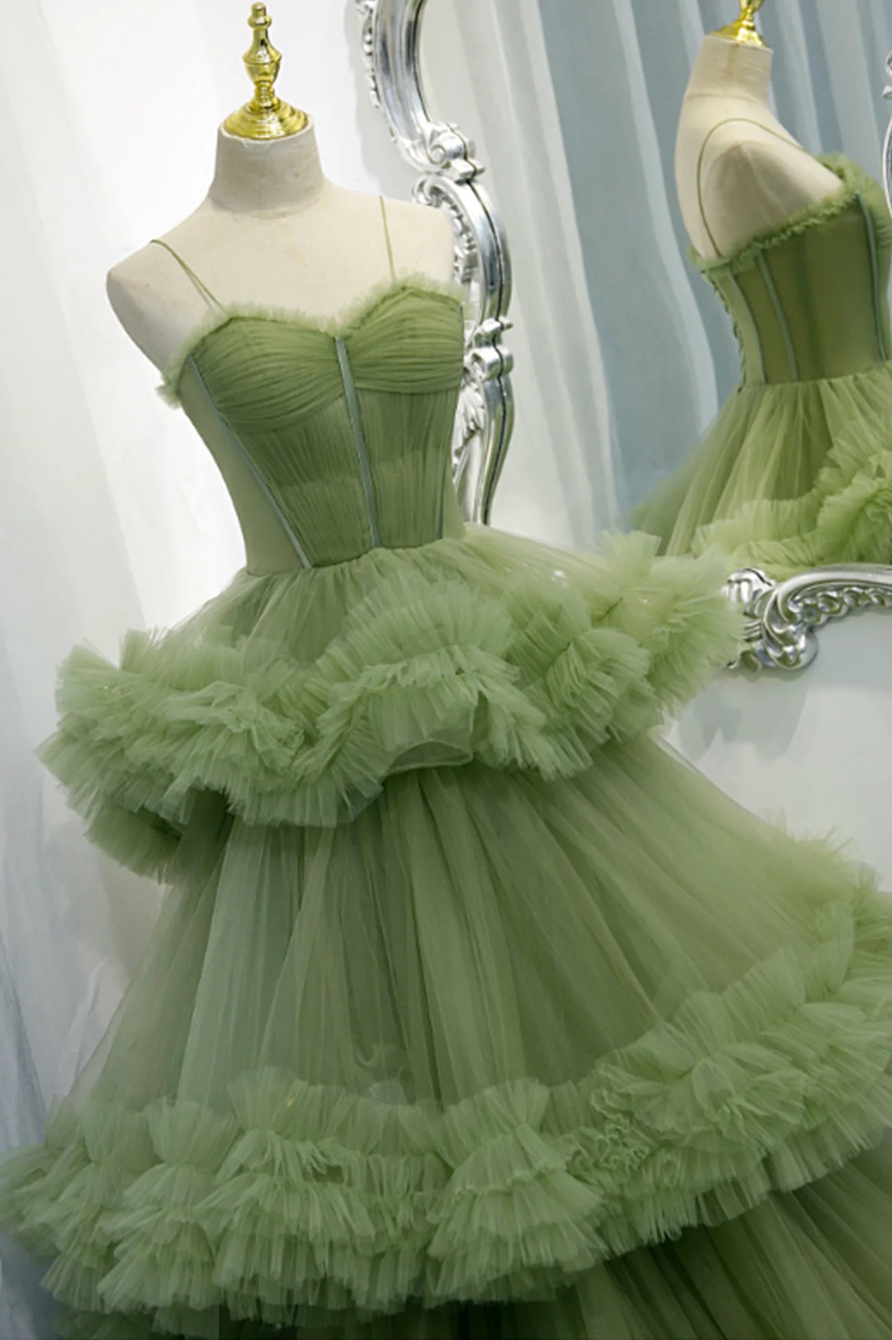 Robe de bal longue en tulle vert, coupe trapèze