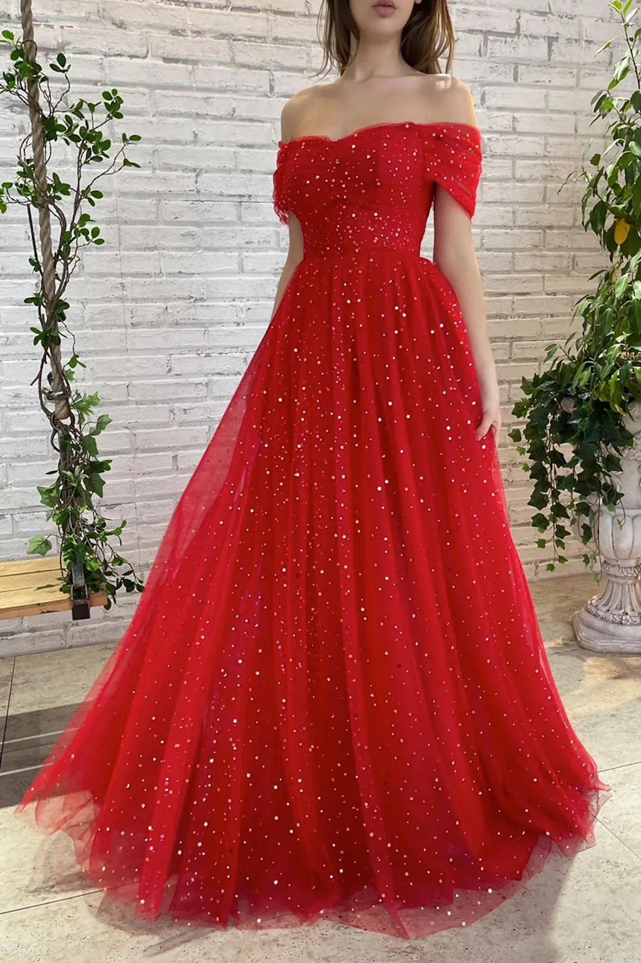 Robe de bal trapèze rouge en tulle à épaules dénudées