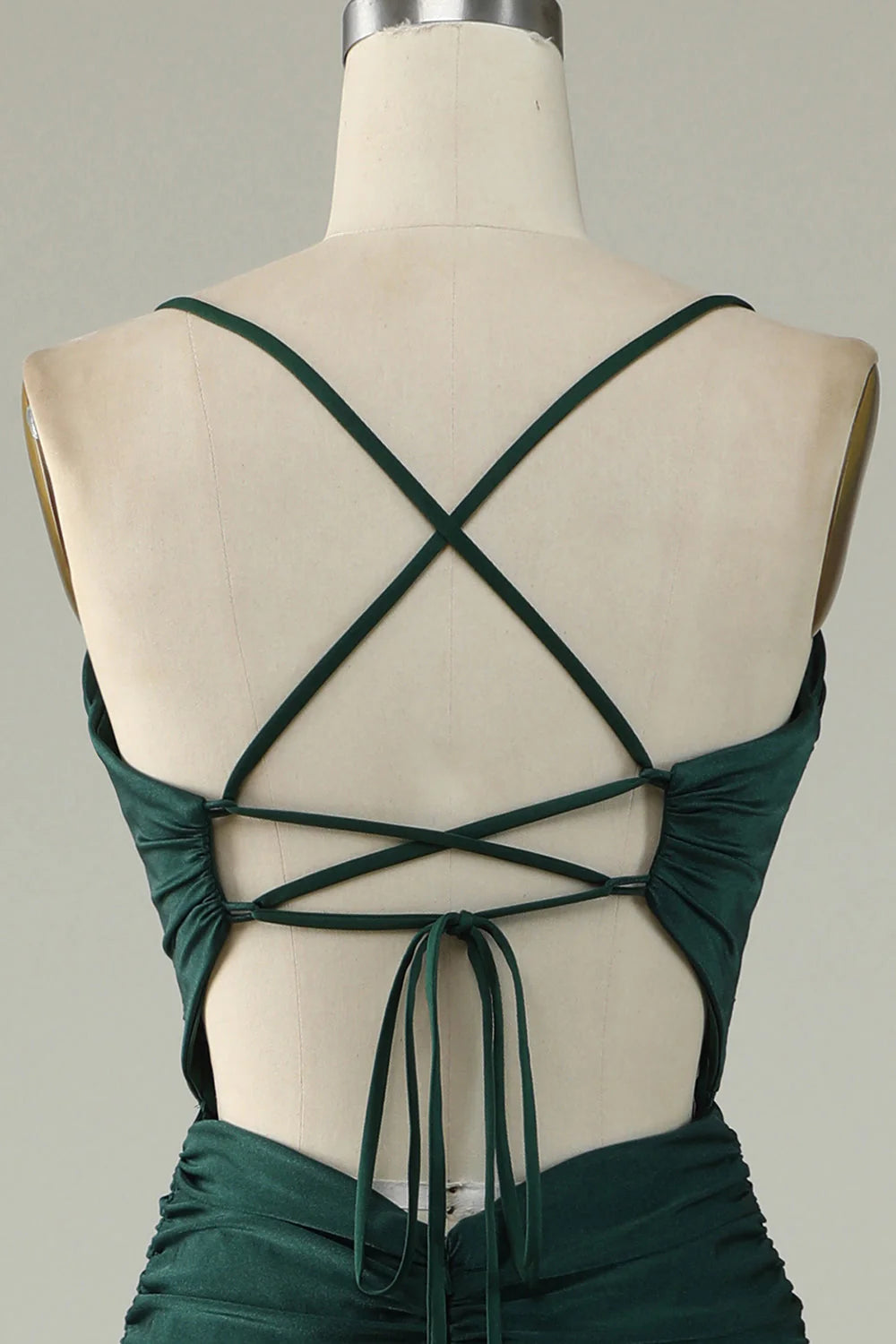 Vestido de fiesta largo de sirena con tirantes finos en color verde oscuro