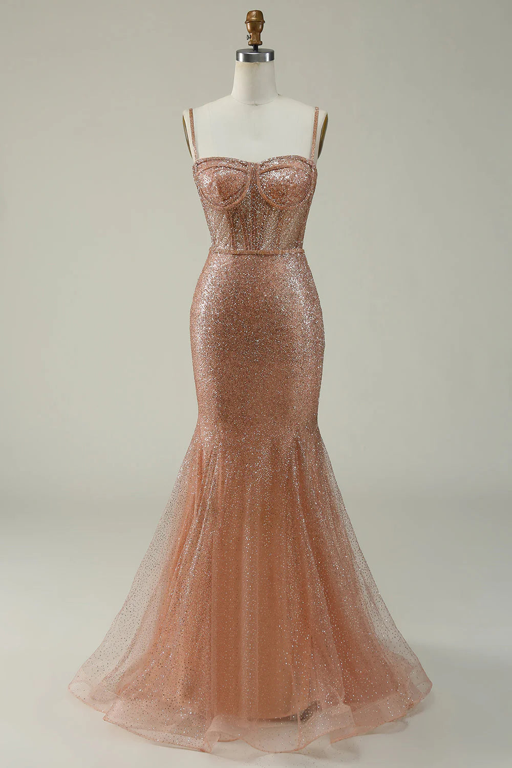 Robe de bal longue sirène à paillettes et décolleté en cœur