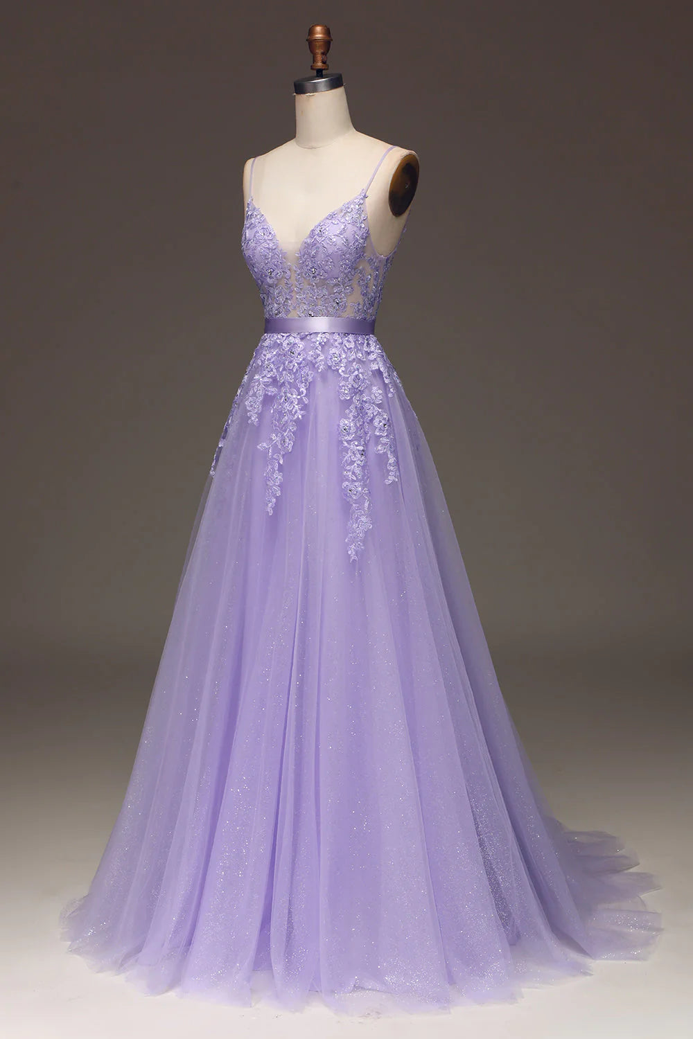 Robe de bal trapèze longue à bretelles spaghetti, en tulle et perles, avec applications