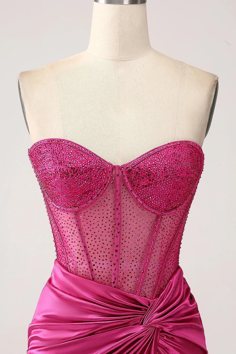 Vestido de fiesta de satén con escote corazón, plisado y corsé largo con abertura y corte sirena