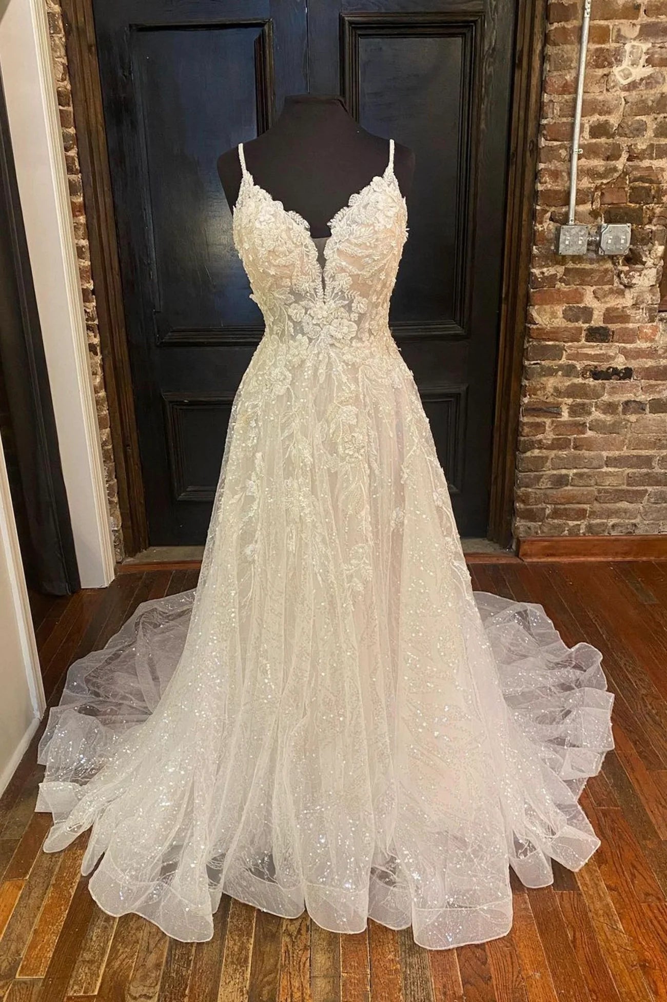 Robe de bal longue trapèze dos nu en tulle blanc à paillettes