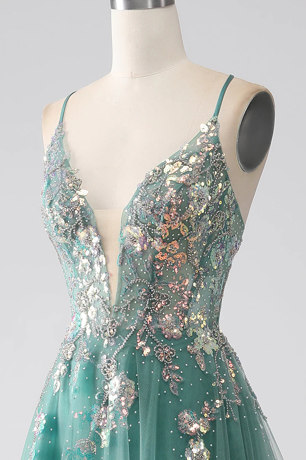Robe de bal longue trapèze à bretelles spaghetti et appliqués de paillettes scintillantes
