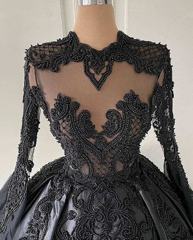 Robe de mariée trapèze en dentelle à manches longues et perles