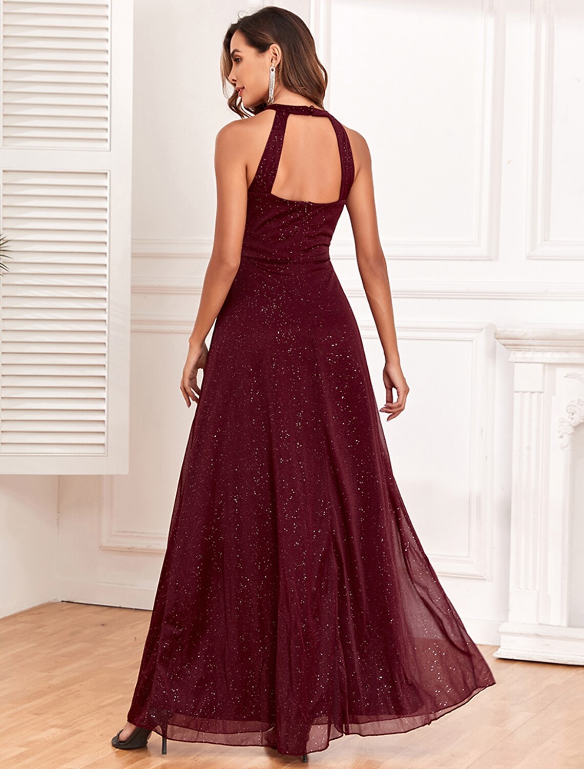 Weitese elegant A-line evening gown with glitter detail.