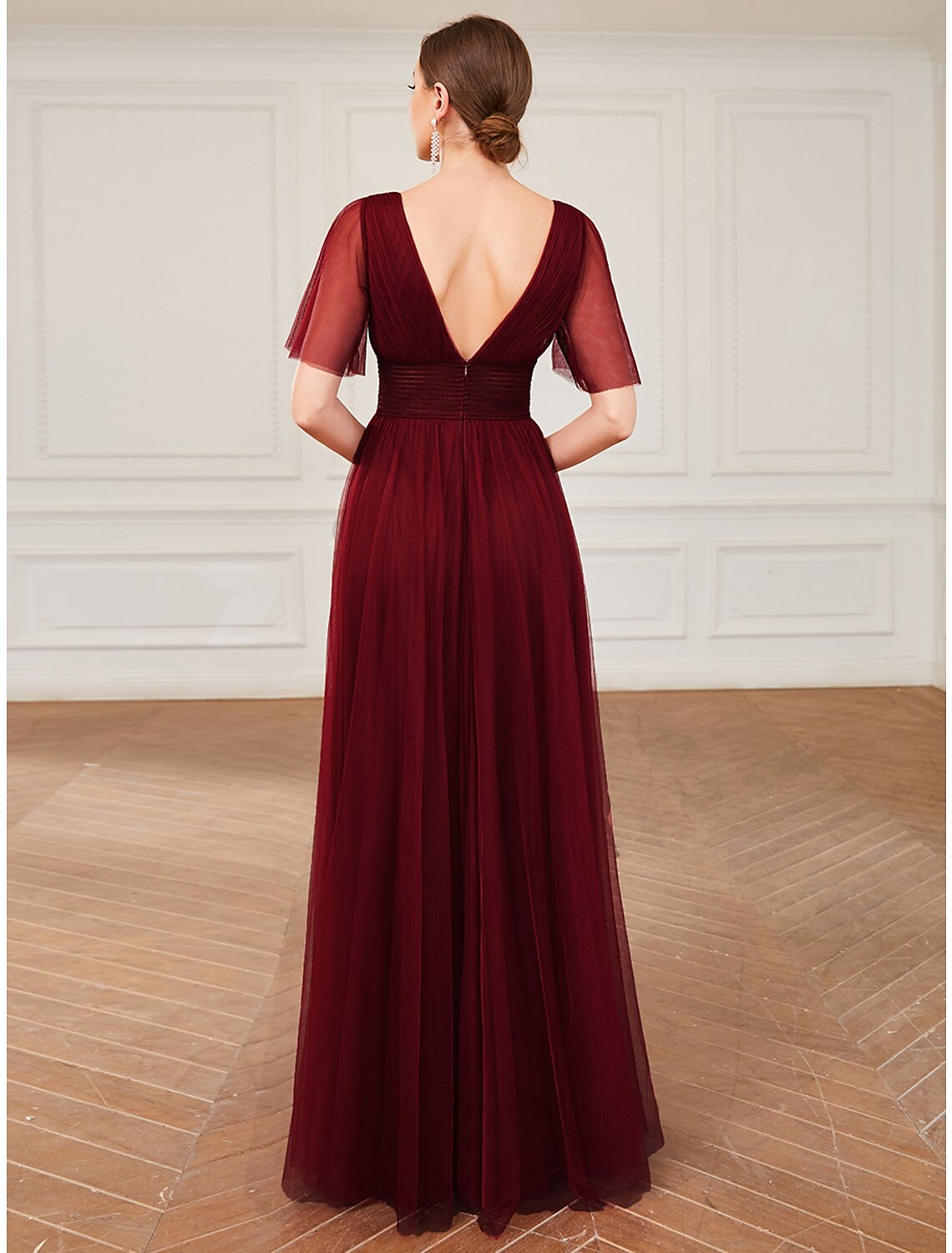 Elegant Weitese A-line floor-length bridesmaid dress.