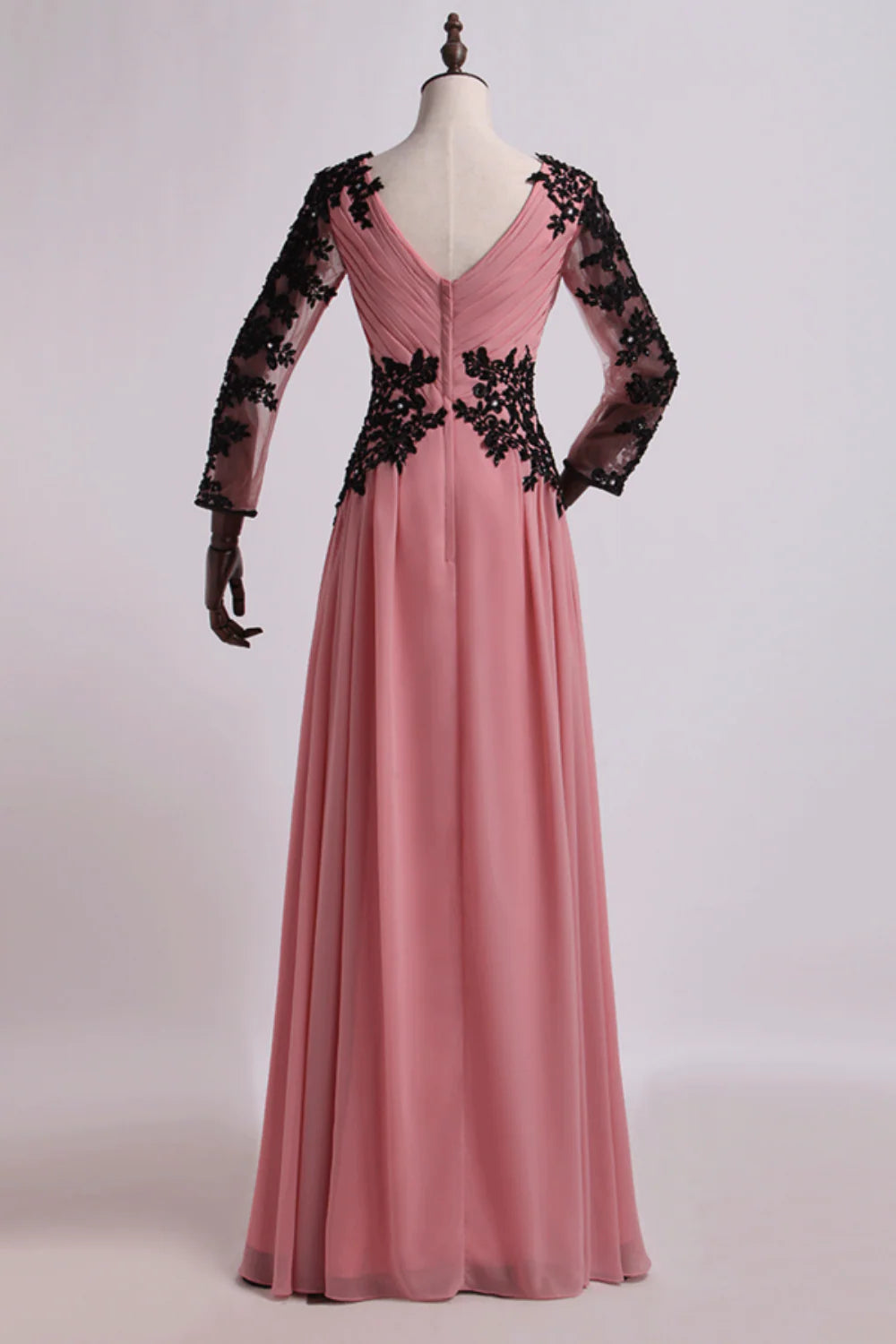Weitese Dress A-line Dusty Pink V Neck Chiffon Long Sleeve Lace Applique Ruched Mother of the Bride Dress