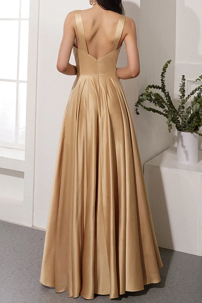 Robe de soirée longue en satin avec fente et manches courtes