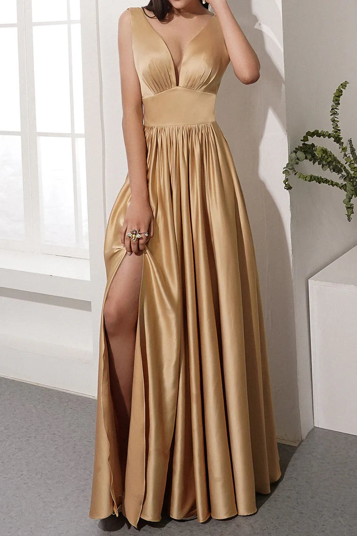 Robe de soirée longue en satin avec fente et manches courtes