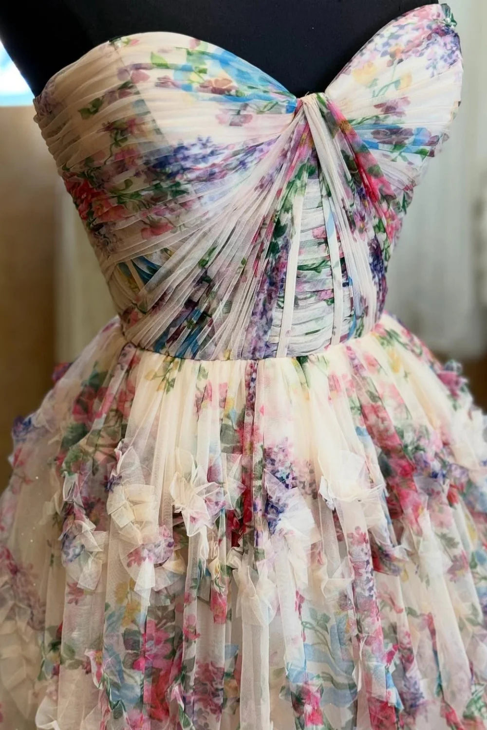 Robe Weitese A-line sans bretelles imprimé floral plissé ourlet à volants robe longue robe de bal 